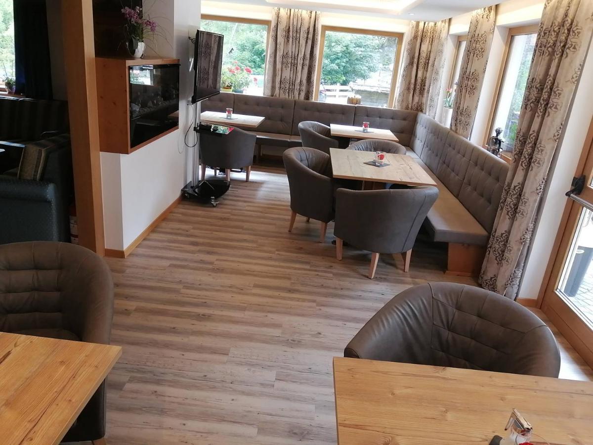 Hotel Schwarzenbach ノーヴァ・ポネンテ エクステリア 写真